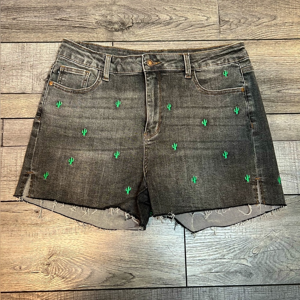 Judy Blue Cactus shorts